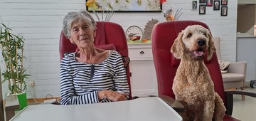 Bewoners woonzorgcentra krijgen viervoeters over de vloer